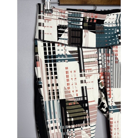 Victoria Sport Medium Multicolor Knockout Capri Leggings Womens - Picture 2 of 8